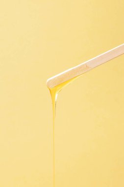 Damlalar bal, tüy dökmek için spatula, tüy dökmek için doğal mum.