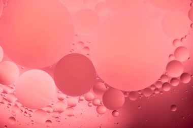 Sıvı dairelerden oluşan soyut arkaplan duvar kağıtları ve baloncuklu su küreleri makroyu kapatın