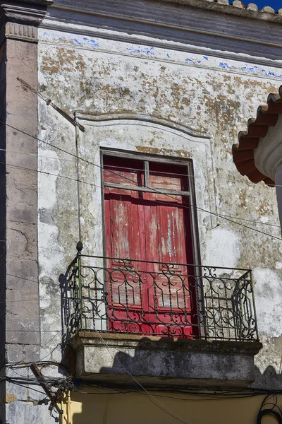 Antieke Europese gebouw met balkon. Spanje — Stockfoto