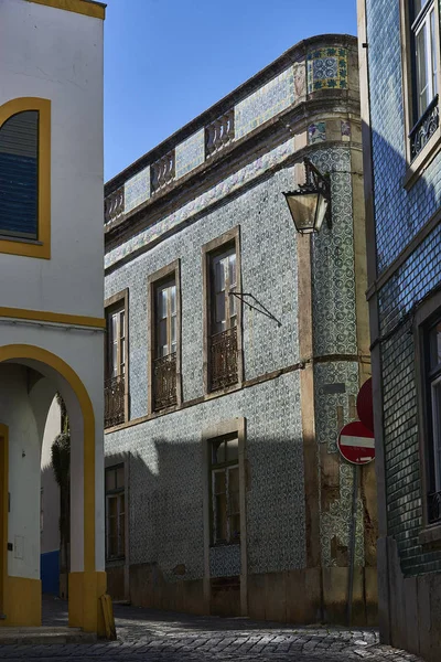 Wyłożone kafelkami, portugalskim budynku w centrum miasta Beja, Alentejo. Por — Zdjęcie stockowe