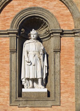 Palazzo Reale di Napoli, İtalya için Carlo d'Angio heykeli.