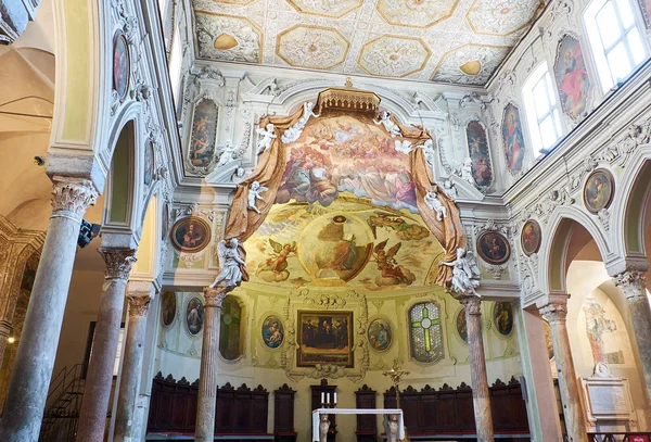 Basilica di Santa Restituta in Duomo di Napoli. Nápoles, Italia . —  Fotos de Stock