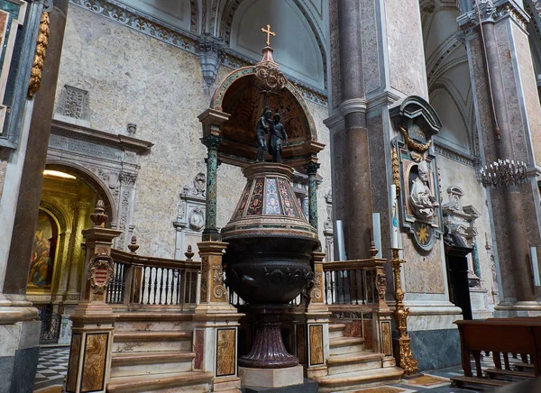 Igreja Chiesa del Gesu Nuovo em Nápoles, Campania, Itália . — Fotografia de Stock