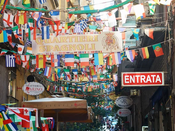 Calle Quartieri Spagnoli en Nápoles, Campania, Italia . — Foto de Stock