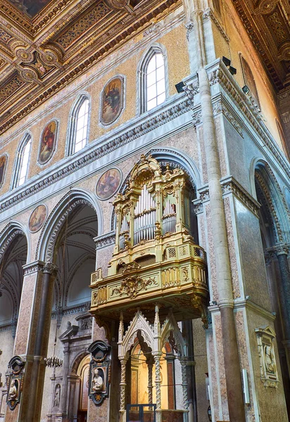 Catedral de Santa Maria Assunta, Duomo di Napoli. Nápoles, Campania, Itália . — Fotografia de Stock