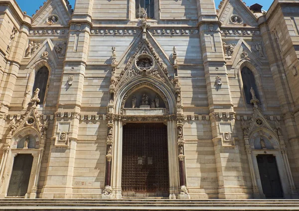 Catedral de Santa Maria Assunta, Duomo di Napoli. Nápoles, Campania, Italia . —  Fotos de Stock
