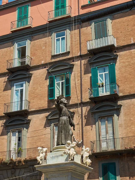 San Gaetano Napoli'de heykeli. Campania, İtalya. — Stok fotoğraf