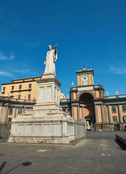 Napoli 'deki Foro Carolino. Campania, İtalya. — Stok fotoğraf