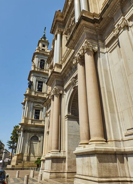 Principal facade of Santuario della Beata Vergine del Rosario. Pompei. — 图库照片