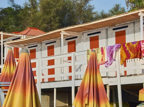 Beach huts in a beach of Salerno. Campania, Italy. — Stock Photo, Image