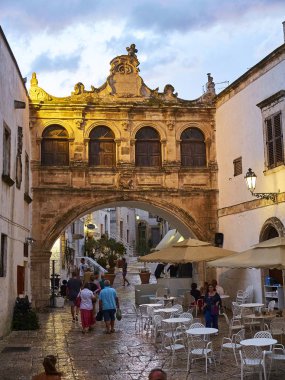 Ostuni günbatımı, Apulia, İtalya, Arco Scoppa.