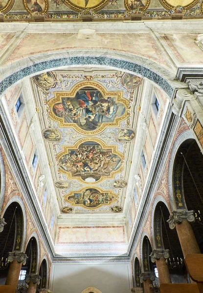 Basilica Minore Concattedrale di Santa Maria Assunta. Ostuni, Apulia, Italy. — 图库照片