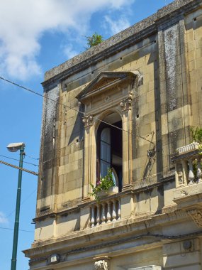 Galatina, Apulia bölgesinin en bilinen bir barok saray pencere.