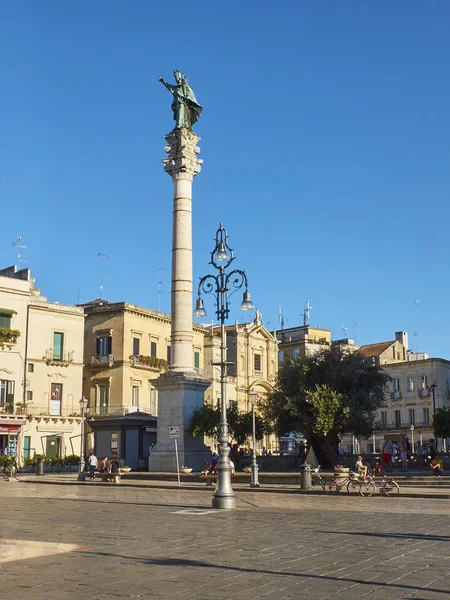 Coluna de Santo Oronzo na Praça Santo Oronzo. Lecce, Itália . — Fotografia de Stock