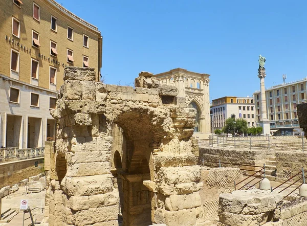 Roman amfitiyatro Via Santo Oronzo kare içinde. Lecce, İtalya.