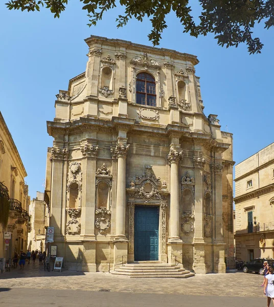 Santa Chiara Kirche auf der Piazzetta Vittorio Emanuele Ii Platz der Vorlesung. — Stockfoto