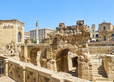 Roman amfitiyatro Via Santo Oronzo kare içinde. Lecce, İtalya.