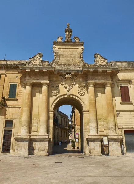 Porta San Biagio poort van Lecce. Puglia, Italië. — Stockfoto