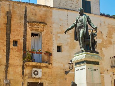 Sigismondo Castromediano Lecce anıt. Puglia, İtalya.
