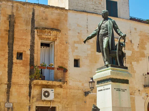 Monument till Sigismondo Castromediano i Lecce. Apulien, Italien. — Stockfoto