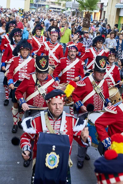 Soldados bateristas em Tamborrada de San Sebastian. País Basco, Espanha . — Fotografia de Stock