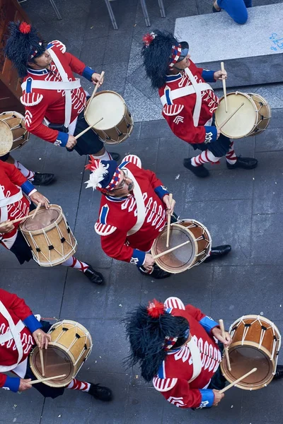 Vojáci bubnování v Tamborrada v San Sebastianu. Španělsko. — Stock fotografie