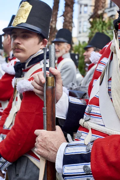 Soldados estão em formação durante a Tamborrada de San Sebastian. País Basco . — Fotografia de Stock