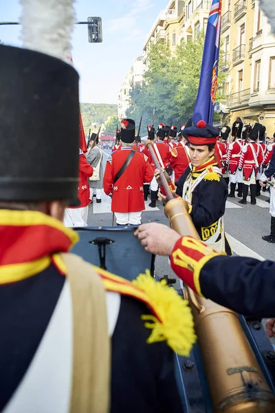 Soldaten stehen in Formation während der Tamborrada von San Sebastian. Baskenland. — Stockfoto