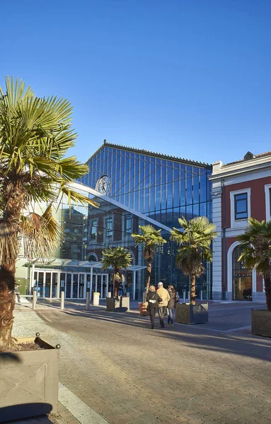 Centro comercial Principe Pio en la antigua Estación del Norte . — Foto de Stock