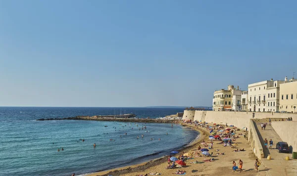 Spiaggia della Mária, tengerparti város Gallipoli. Puglia, Olaszország. — Stock Fotó