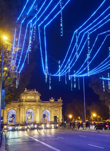 Alcala Gate illuminated by christmas lights. Madrid, Spain. — Stock Photo, Image