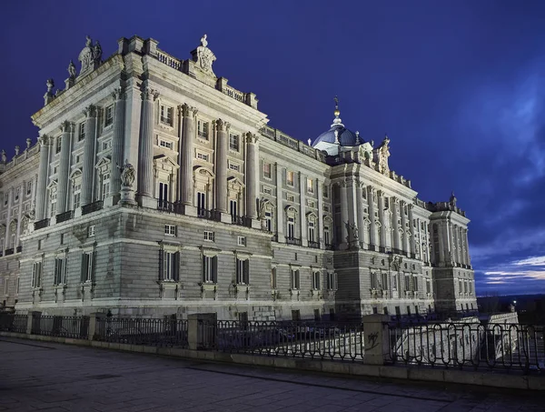 Royal Palace of Madrid. Plaza de Oriente Square. Madrid, Spain. — Stock Photo, Image
