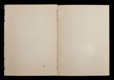 Dokulu sayfaları gösteren antika bir kitap.