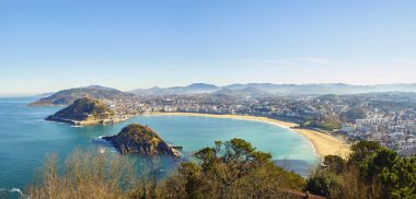 Concha Körfezi 'nin panoramik manzarası. San Sebastian, Bask Ülkesi. İspanya.