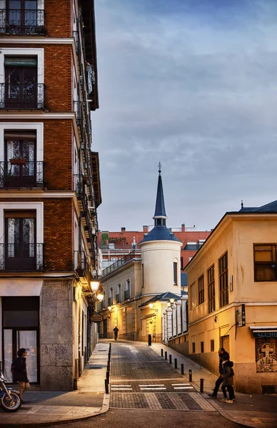 Barrio La Latina al anochecer. Madrid, España . —  Fotos de Stock