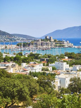 Bodrum, Mugla ili, Türkiye. Arka planda Aziz Peter Kalesi olan Kumbahce Körfezi.