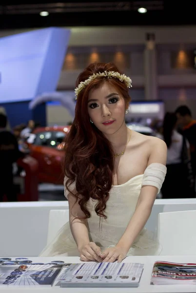 Unidentified female presenter of Chevrolet in Motor Show — Stock Photo, Image