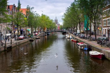 Hollanda Amsterdam kanalda tekne