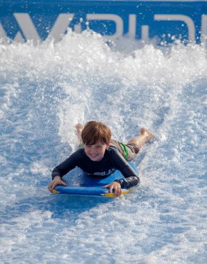 Flowboarding dalga ev Sentosa adlı