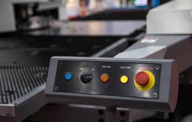 Kesme makinesi düğmesini istasyonu