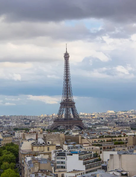 Nézd a párizsi Eiffel-torony — Stock Fotó