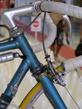 Bangkok, Tayland - 23 Kasım 2012: Vintage Bisiklet bileşen Campagnolo: şekil değiştiren, işleyici bar, kulaklık, fren donatılmış İtalyan Masi göstermek vasıl A gün Bisiklet Fest 2012, Bangkok Bisiklet