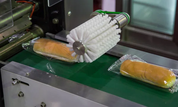 Bread/toast/bun packing machine — Stock Photo, Image