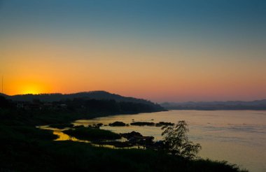 Mekhong Nehri kuzeydoğu Tayland gün batımında