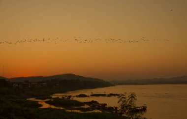 Mekhong Nehri kuzeydoğu Tayland gün batımında