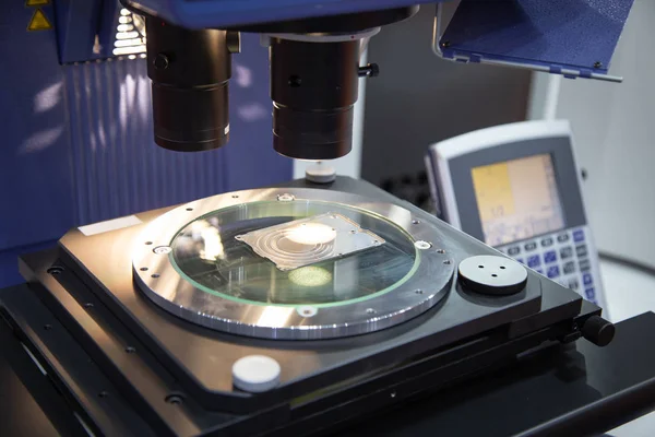 Projektör ölçüm makinesi