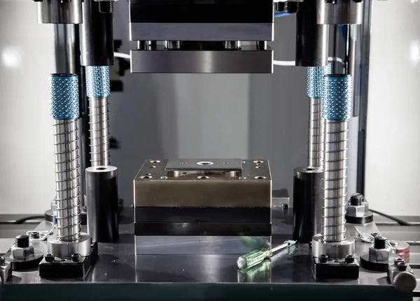Гидравлическая машина для штамповки пресса — стоковое фото