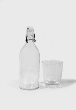 şişe su ve cam