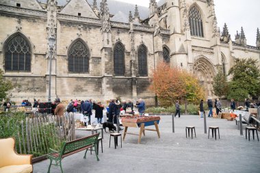 Bordeaux, Fransa - 28 Ekim 2017: Mart Saint-Michel St. Michel's Pazar