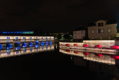 Strazburg baraj vauban Gece Fransa'da bir kanal yakınında